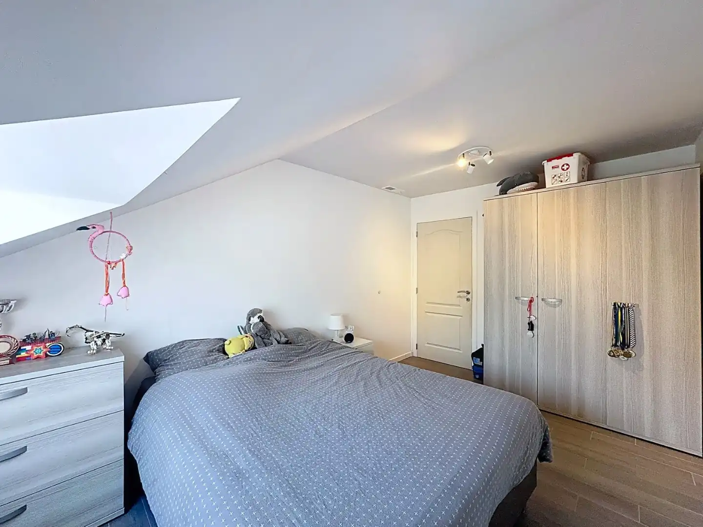 Ruime en recente halfopen bebouwing met 3 volwaardige slaapkamers foto 12