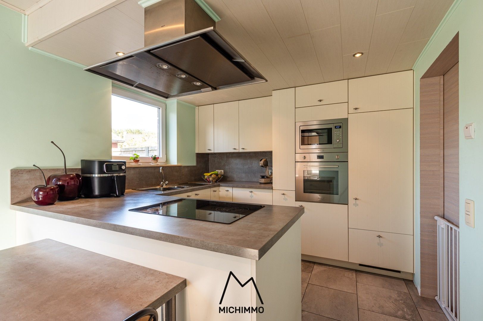 Open bebouwing met drie slaapkamers, grote tuin en EPC C (240 kWh) foto 20