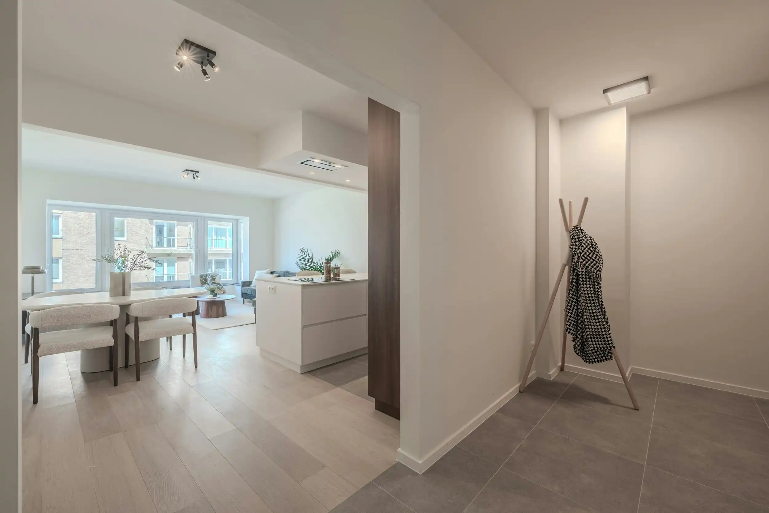 Gerenoveerd appartement te koop met zijdelings zeezicht! foto 15