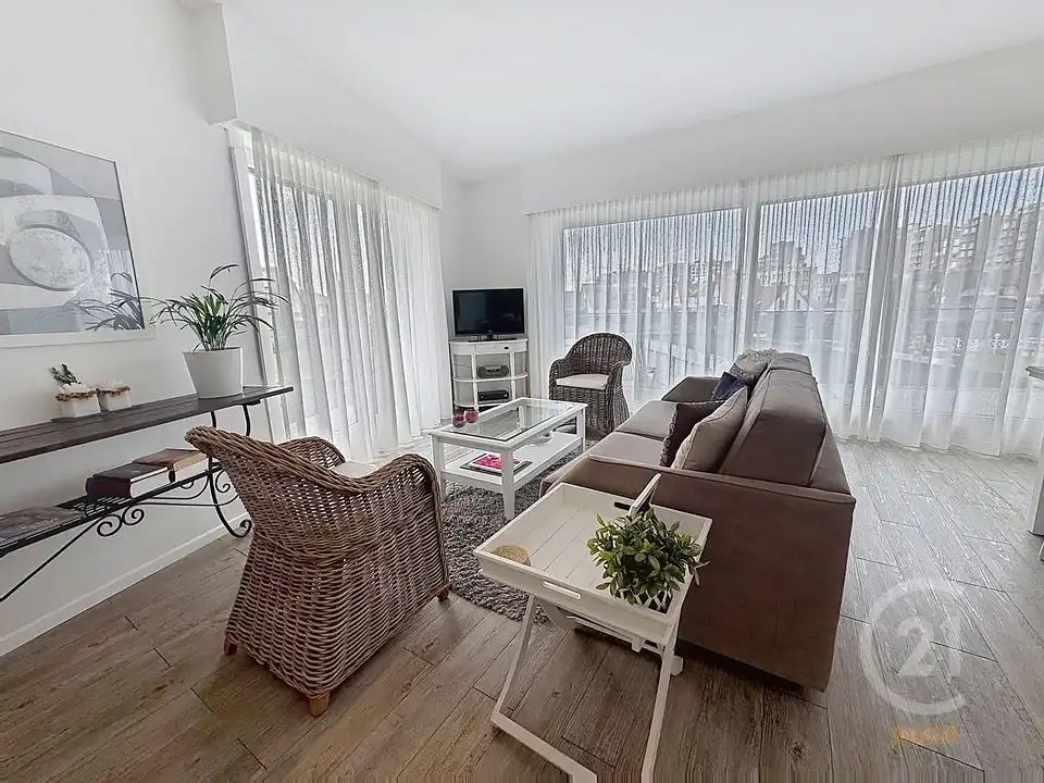 Prachtig 2-slaapkamerappartement met uniek zicht op de golf inclusief parkeerplaats foto 3