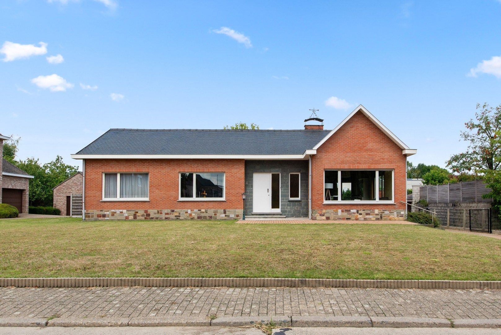 Hoofdfoto van de publicatie: Zeer gunstig gelegen bungalow met 3 slaapkamers op 12a 15ca