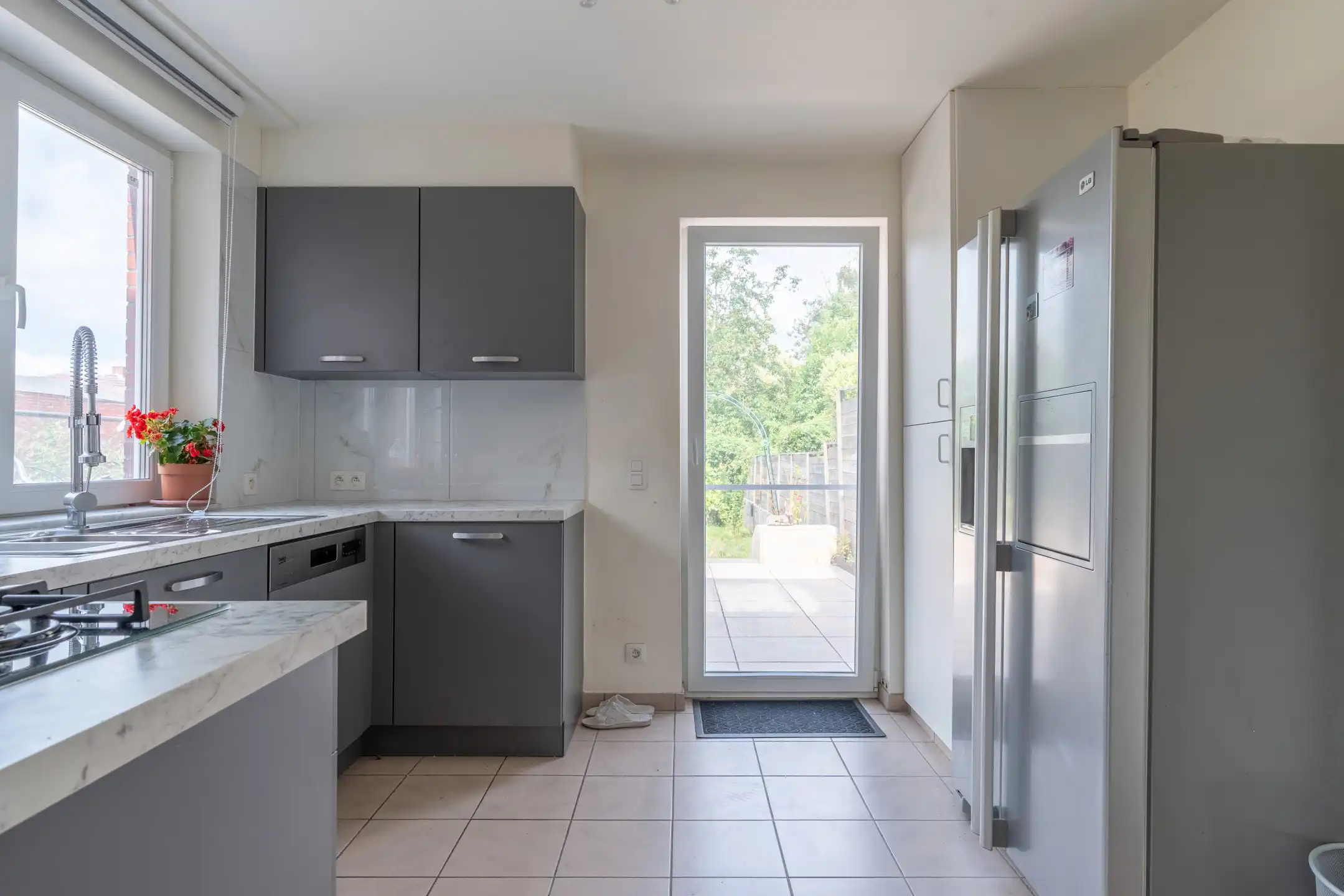 Volledig vernieuwde  woning/kantoor/handelspand met 5 slpks foto 33