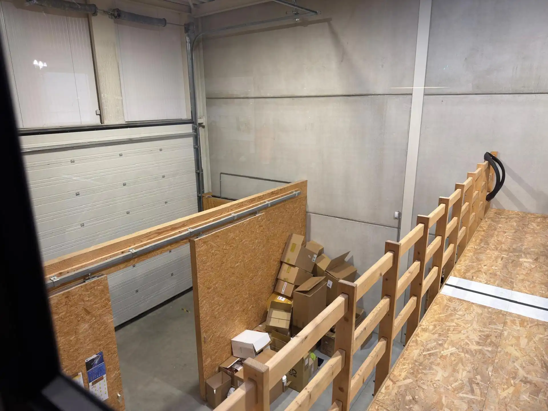 KMO-Unit te huur in Genk van 195m² + kantoren-sanitair-airco foto 10