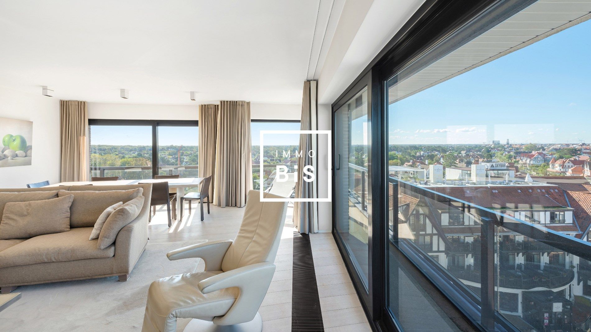Exclusief hoek-appartement op toplocatie met perfecte oriëntatie op het Albertplein. foto 4