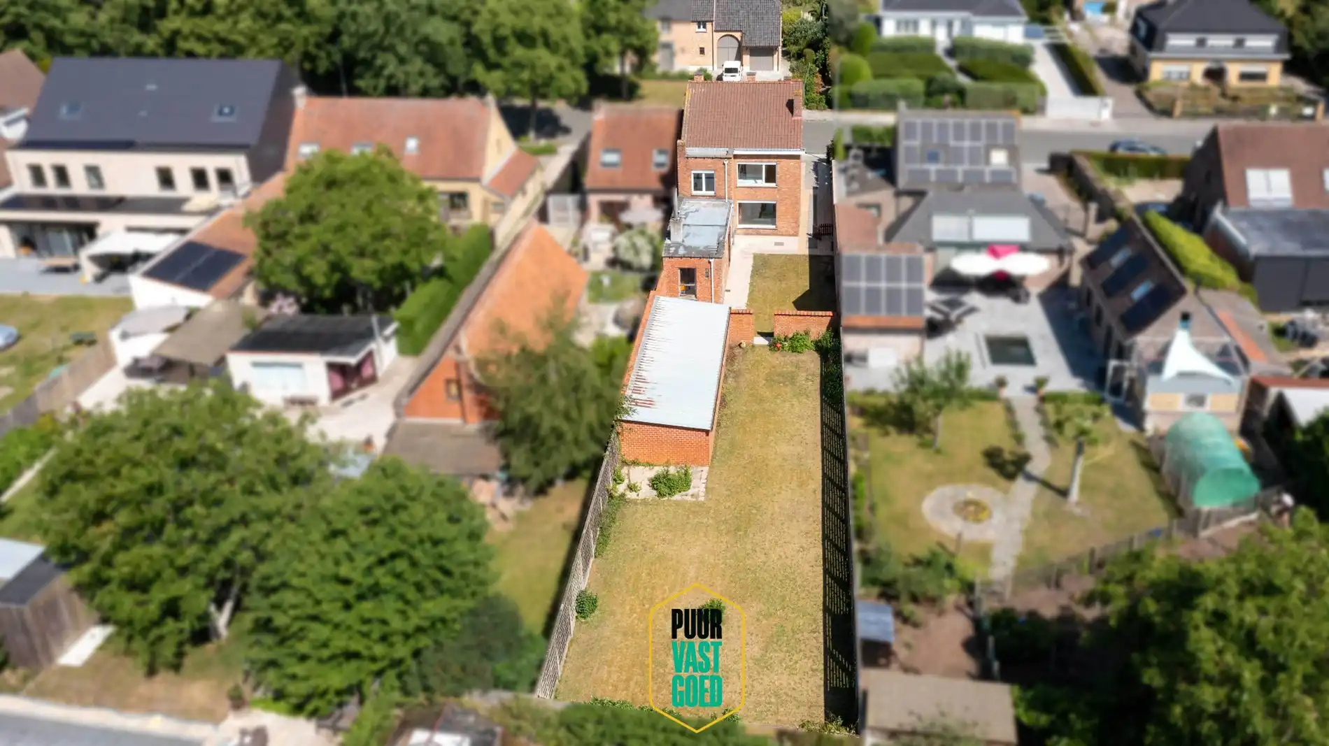 Degelijk halfopen woonhuis  met aparte boei en zuidgerichte tuin, op 534 m² grond foto 3