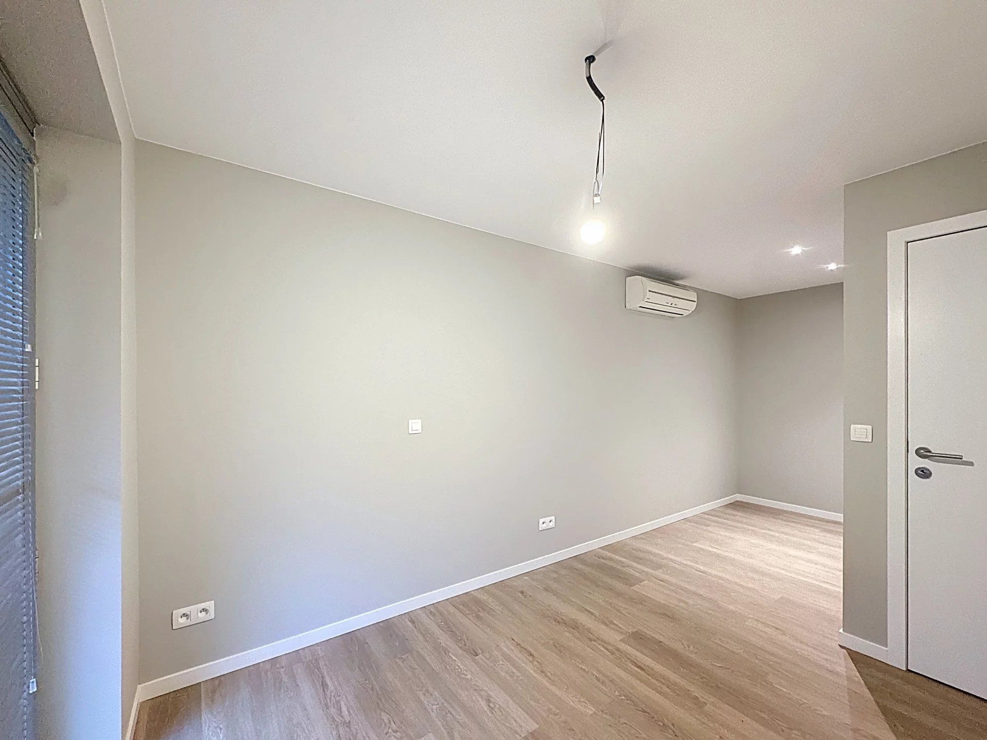 Gelijkvloers appartement met 2 slaapkamers en terras in het centrum van Balen. foto 12