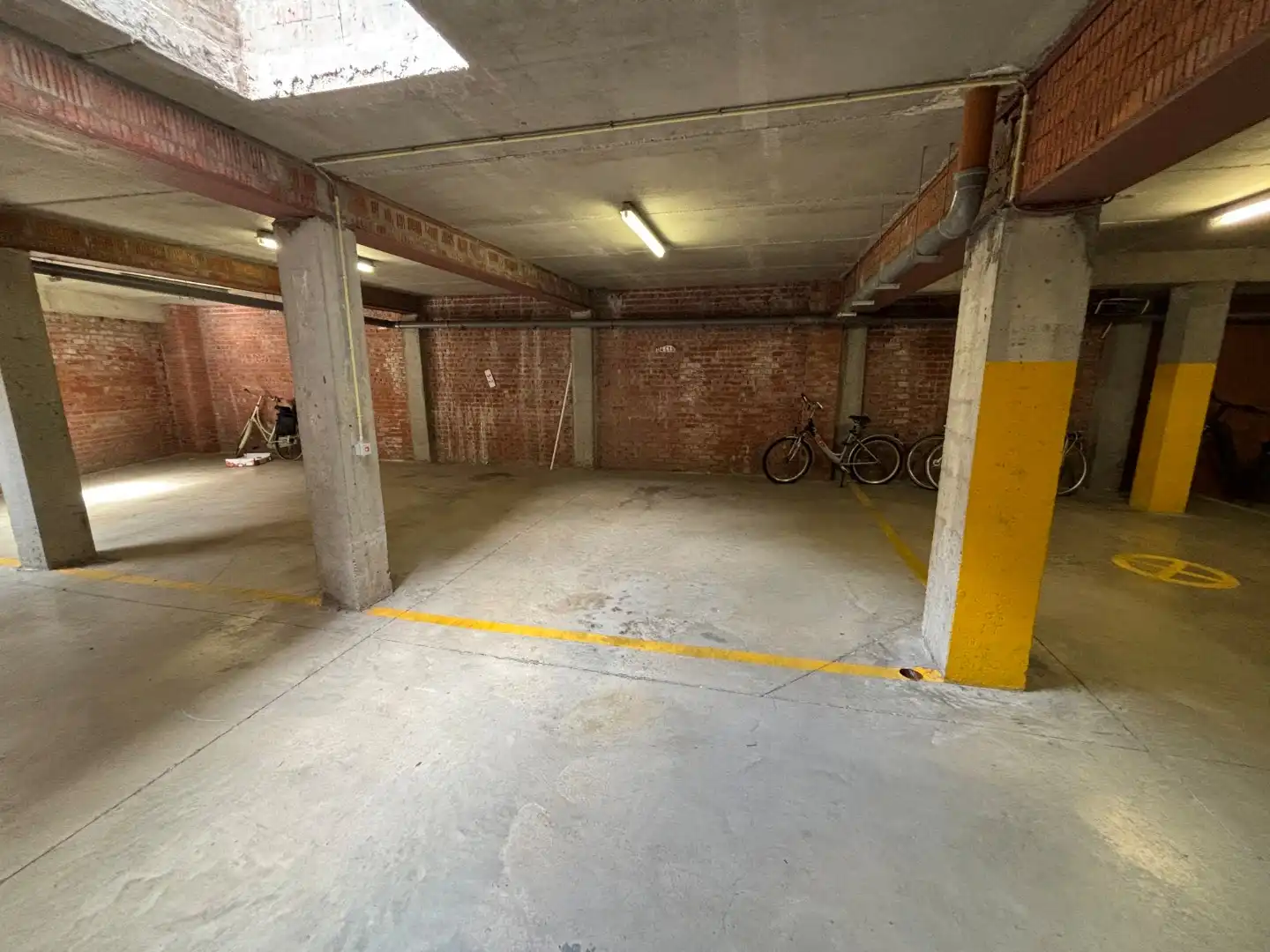 Gerenoveerd appartement met 3 slpks. aan het Rubensplein foto 26