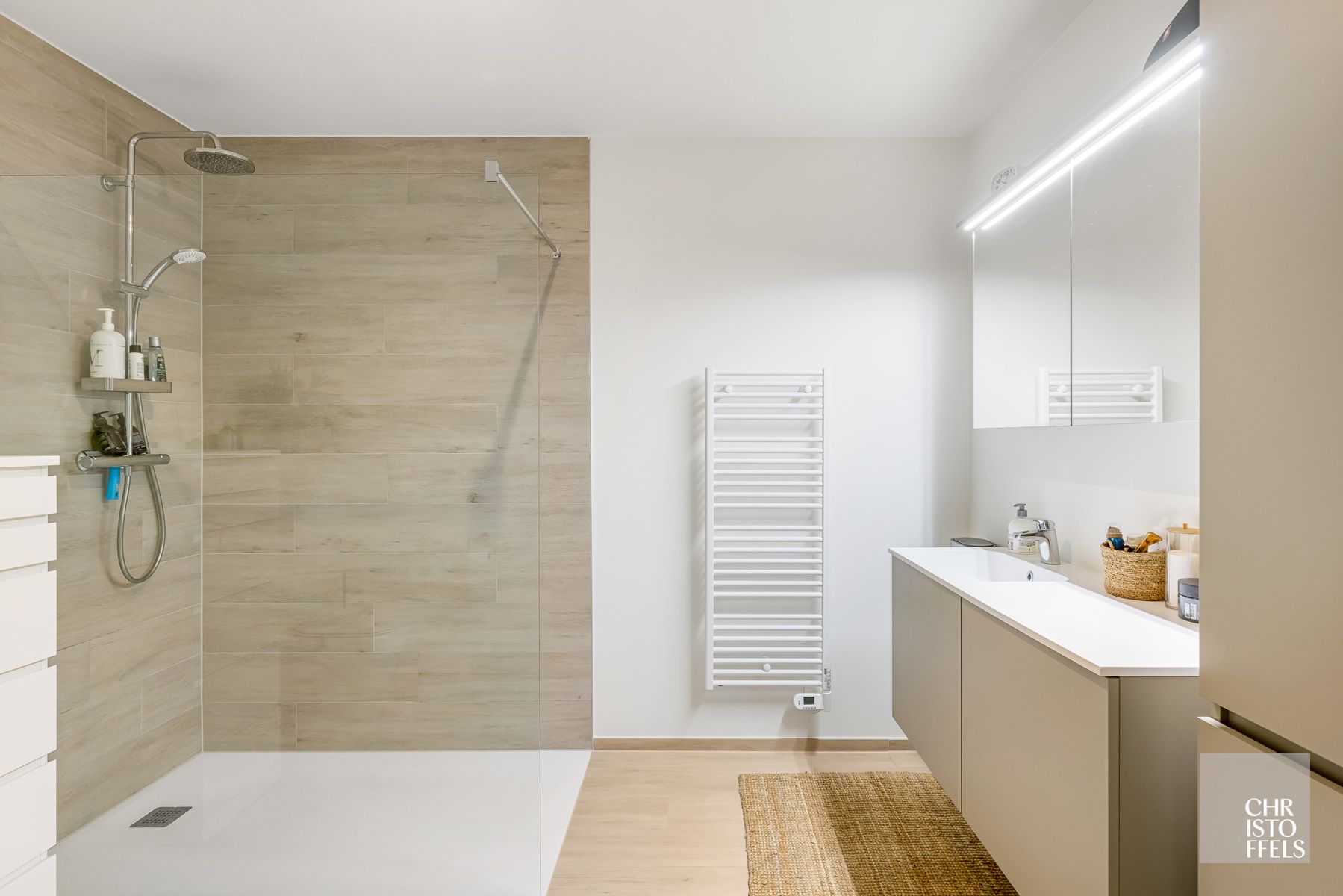 TE HUUR - Luxueus 2-slaapkamerappartement met uitzonderlijk zicht op water! foto 6