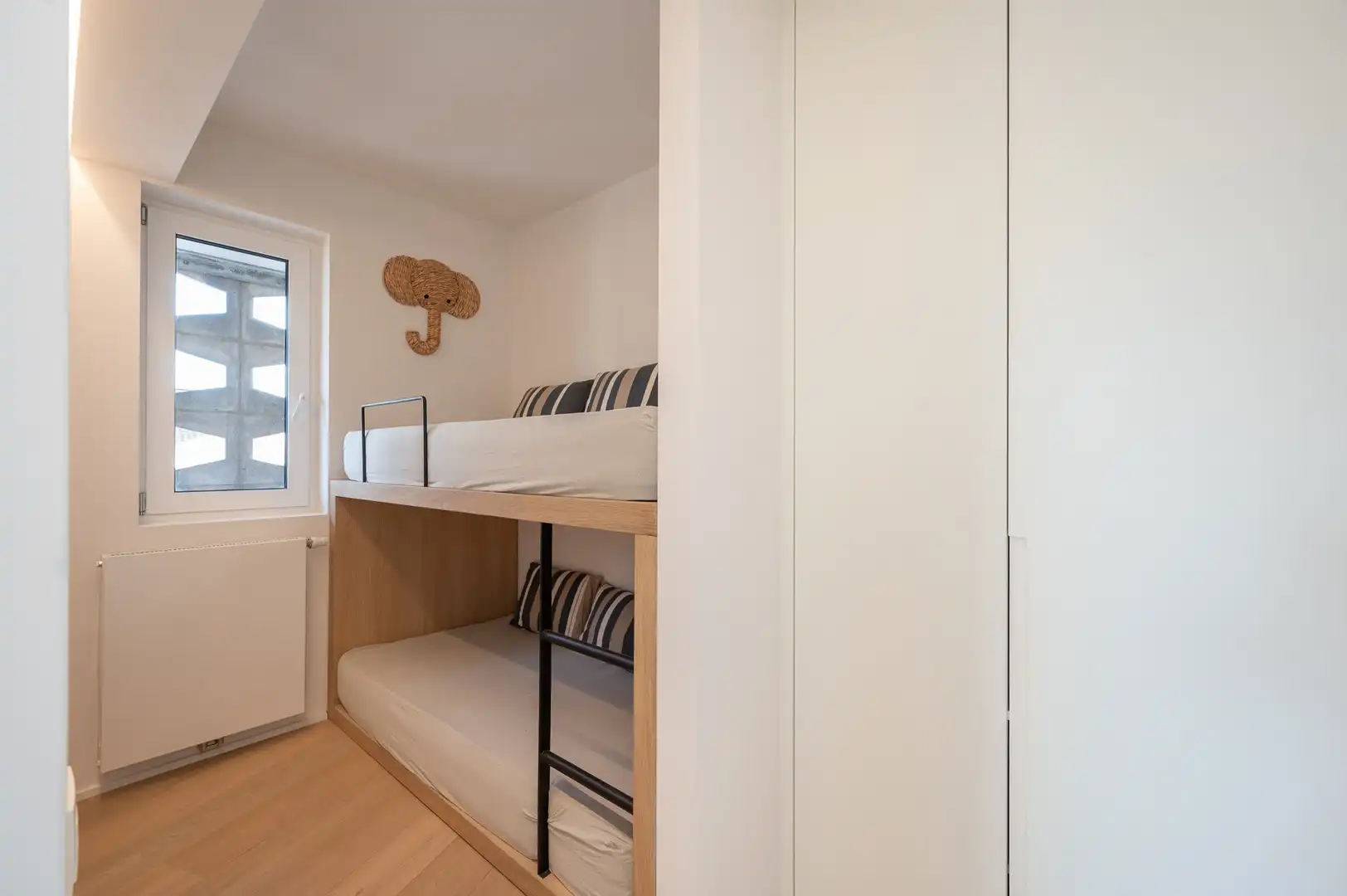 Lichtrijk 3-slaapkamer appartement centraal gelegen. foto 22