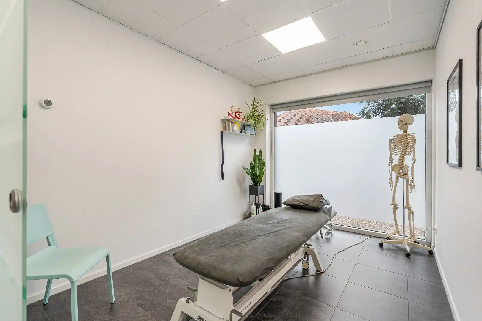 Handelsruimte, 90m² + kelder, centrum van Houthalen-Oost foto 4