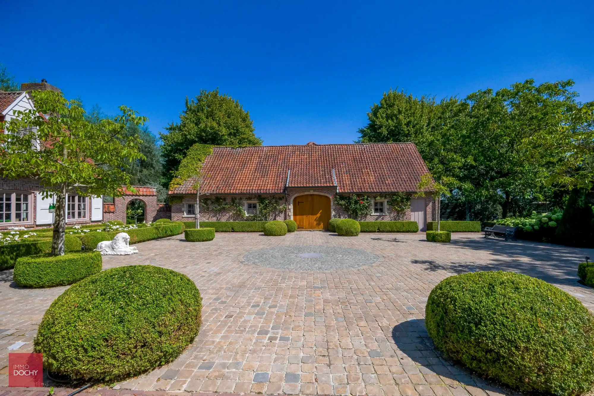 Ruim villa-landhuis met zwembad en poolhouse foto 3