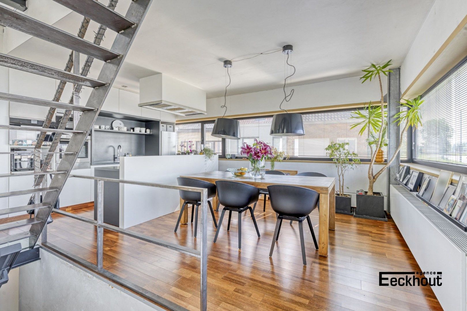Moderne, architecturale villa met prachtige terrassen en uitmuntend zicht op de Spuikom! foto 8