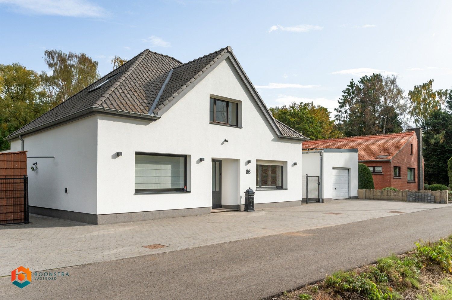 Gerenoveerde gezinswoning met 4 slpkrs en aparte garage te Baal foto {{pictureIndex}}