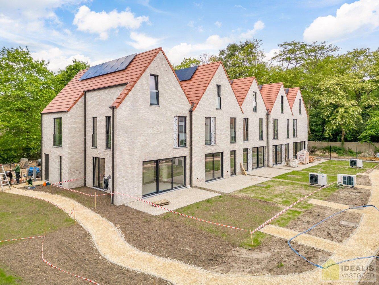 Exclusief wonen in het bruisende centrum van Lommel. Stap binnen in Residentie Het Burgemeesterpark en beleef hoe comfortabel wonen kan zijn foto {{pictureIndex}}