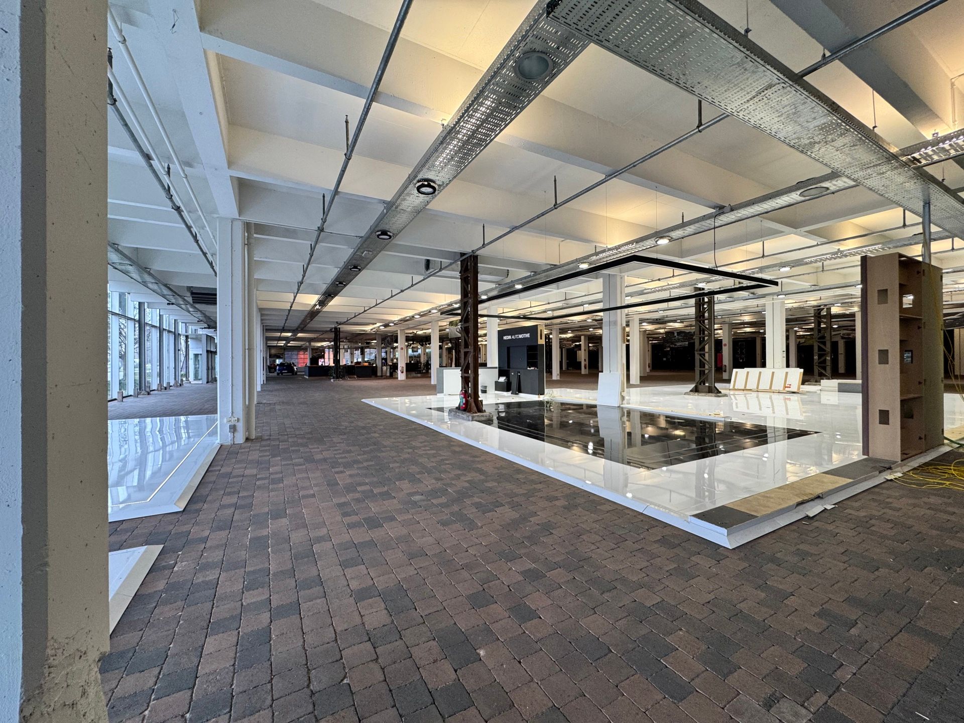 Strategische zichtlocatie te huur te Antwerpen!  foto 4