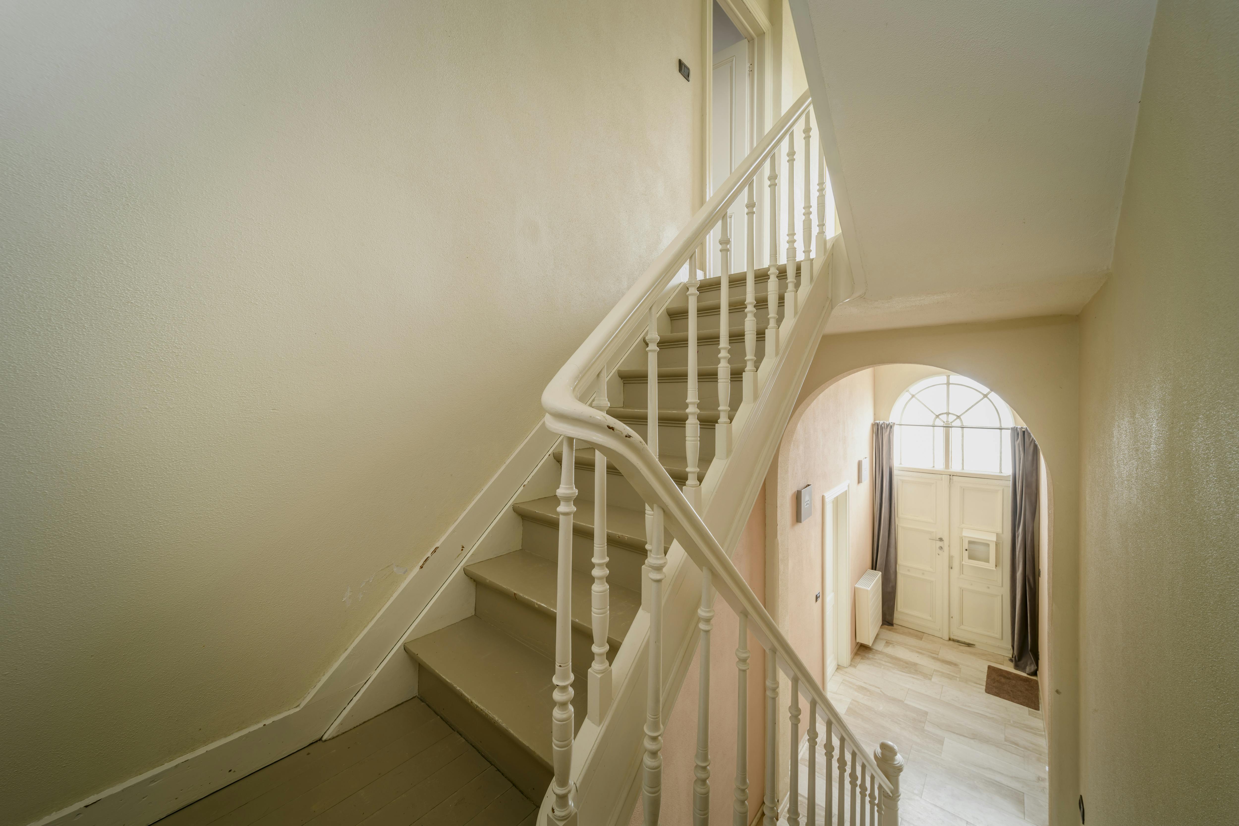 Authentieke herenwoning met 5 slaapkamers, tuin en garage. foto 16