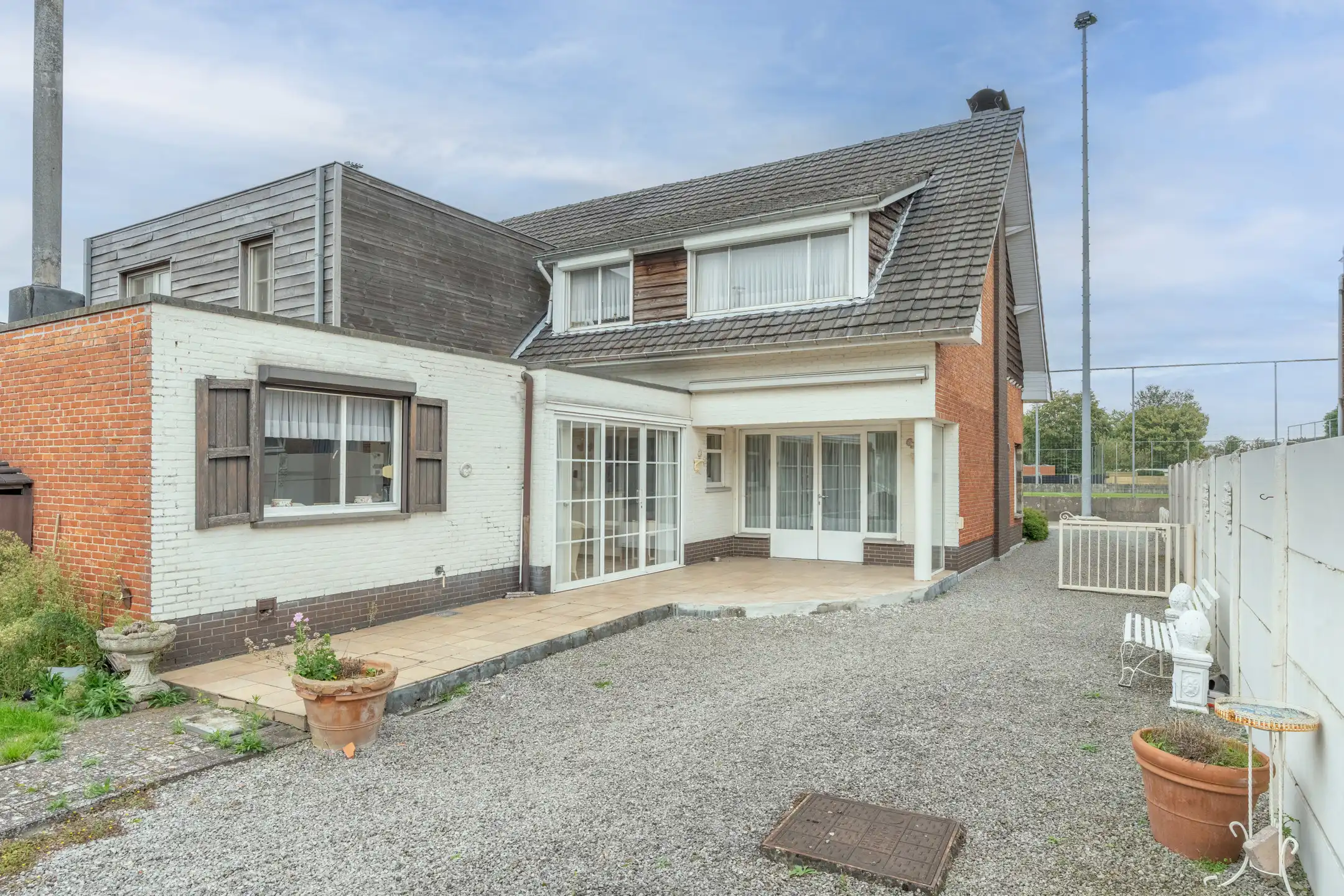 Zeer nette charmante woning met 3 slaapkamers op 579 m² foto 3