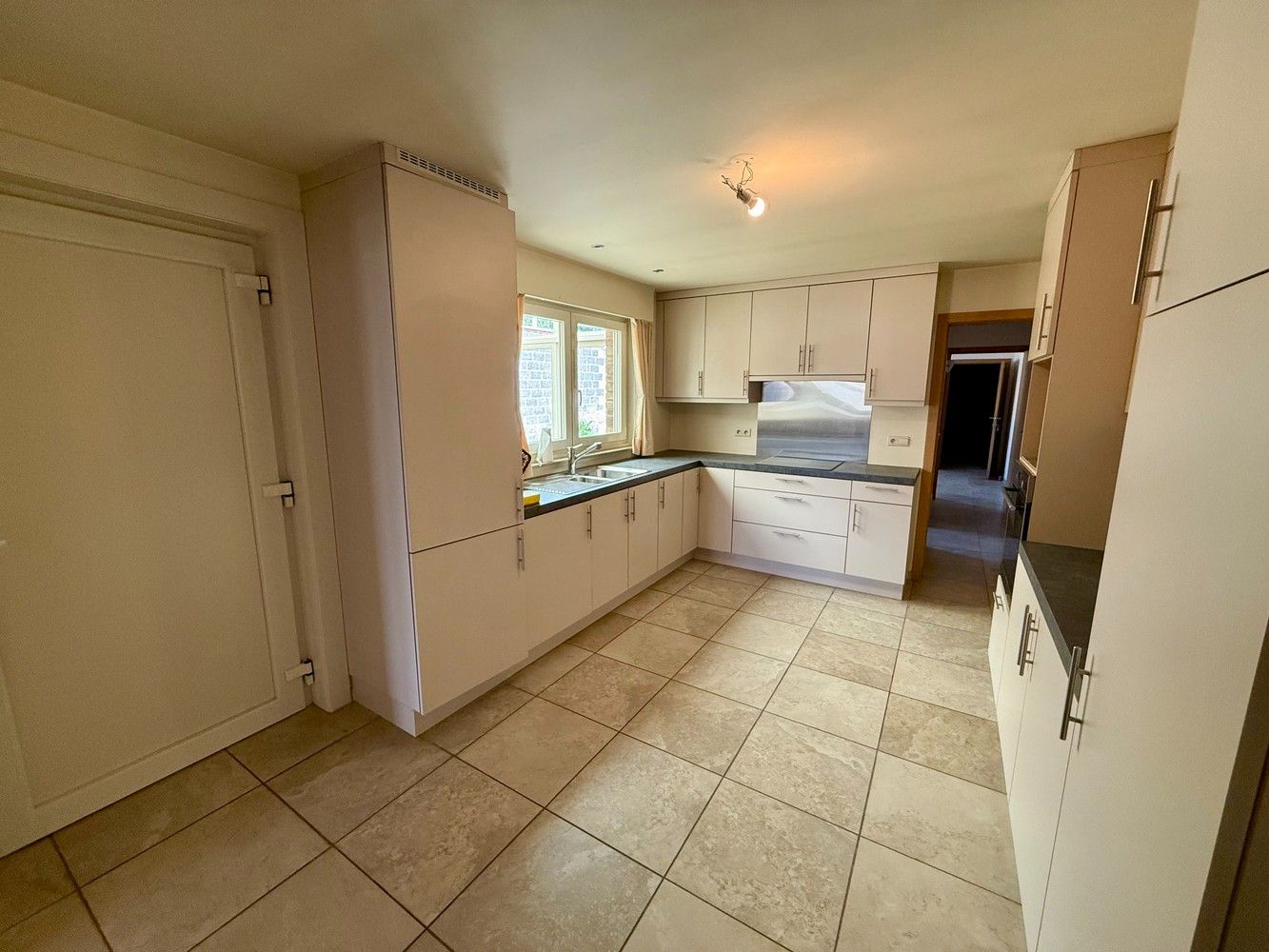 Zeer ruime woning met 5 slaapkamers! foto 3