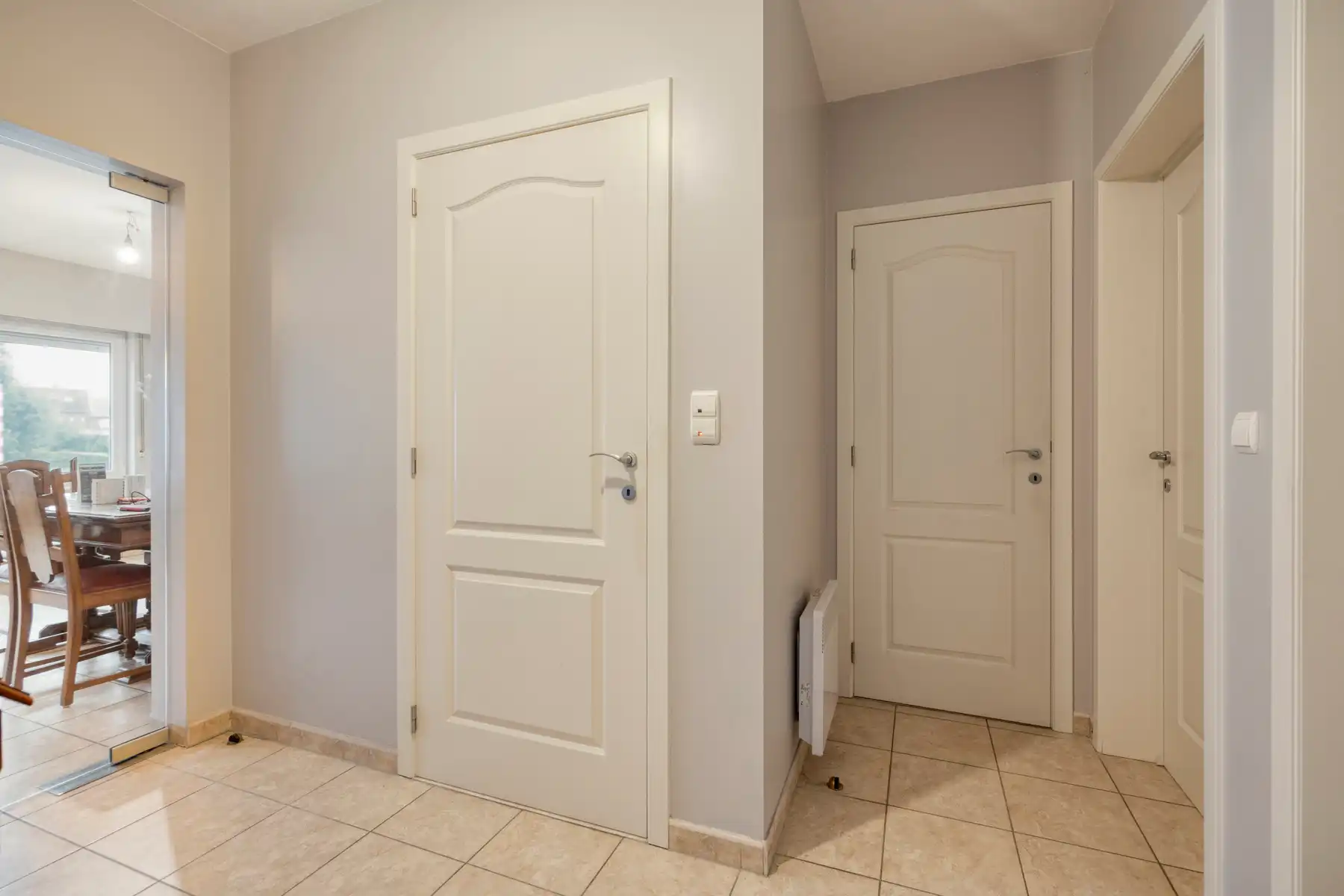 Instapklaar appartement met 2 slaapkamers en garage! foto 3
