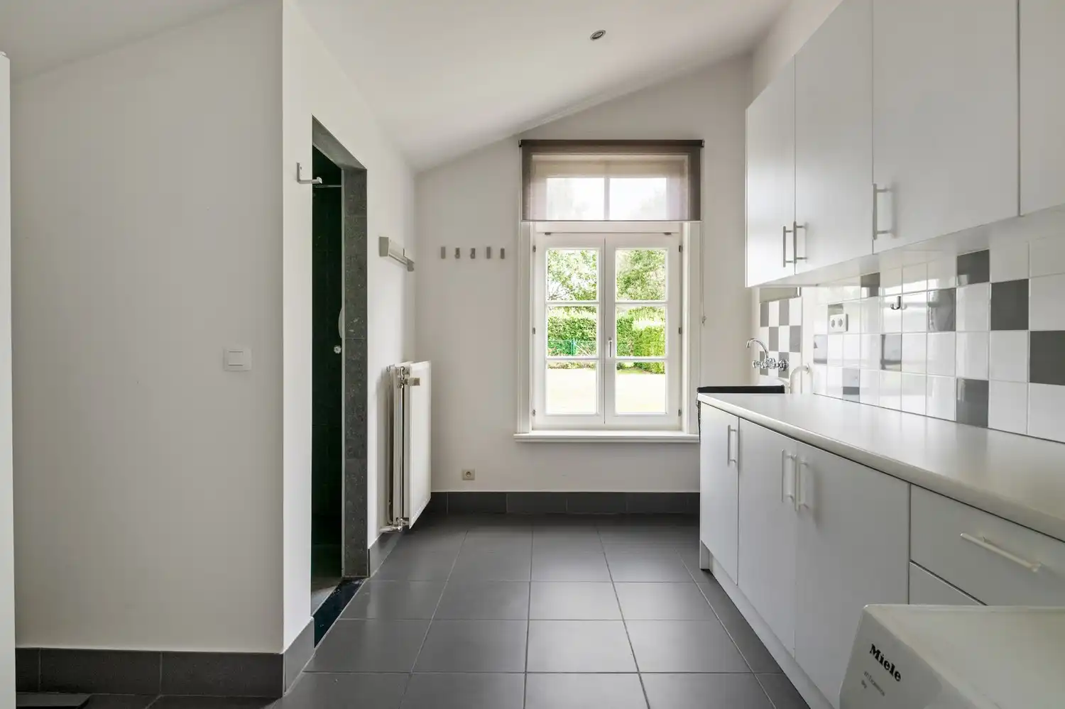 Gerenoveerde villa met bijgebouw en vijver op een perceel van 1,8 ha te Putte foto 15