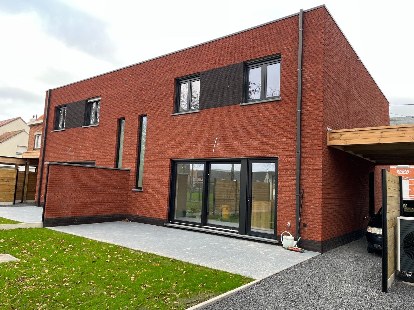 Twee moderne nieuwbouwwoningen met luxe afwerking! foto 10