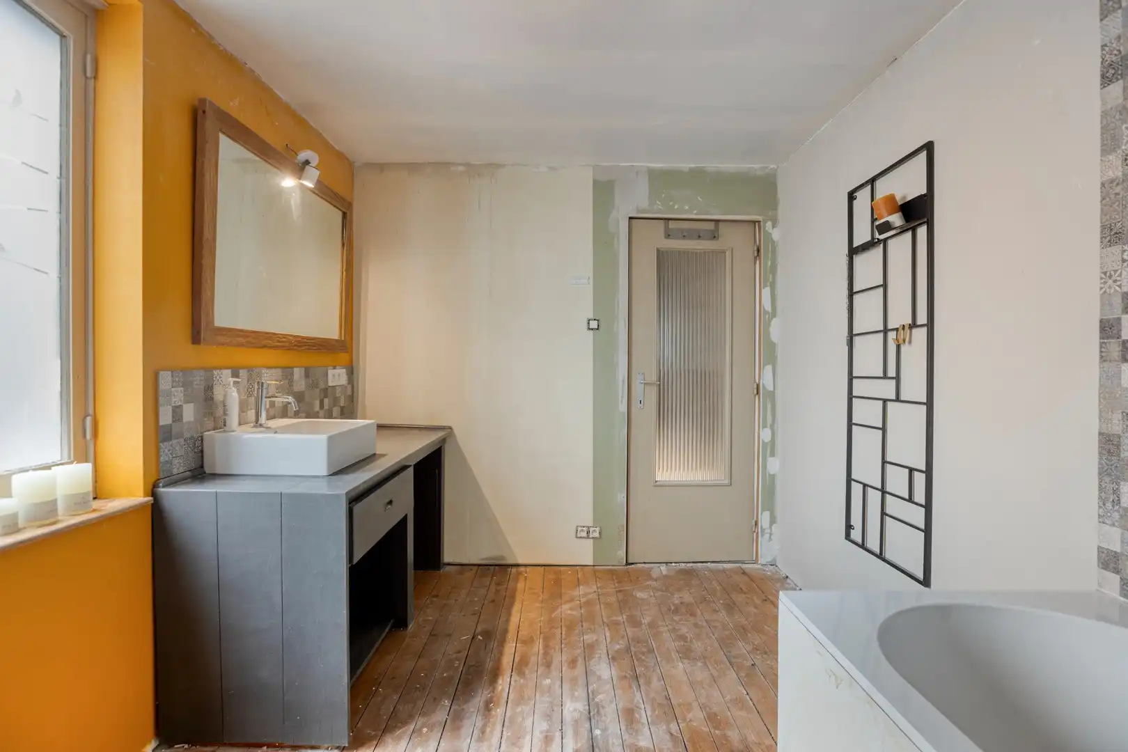Af te werken woning met uitweg achteraan te Sint-Kruis. foto 12
