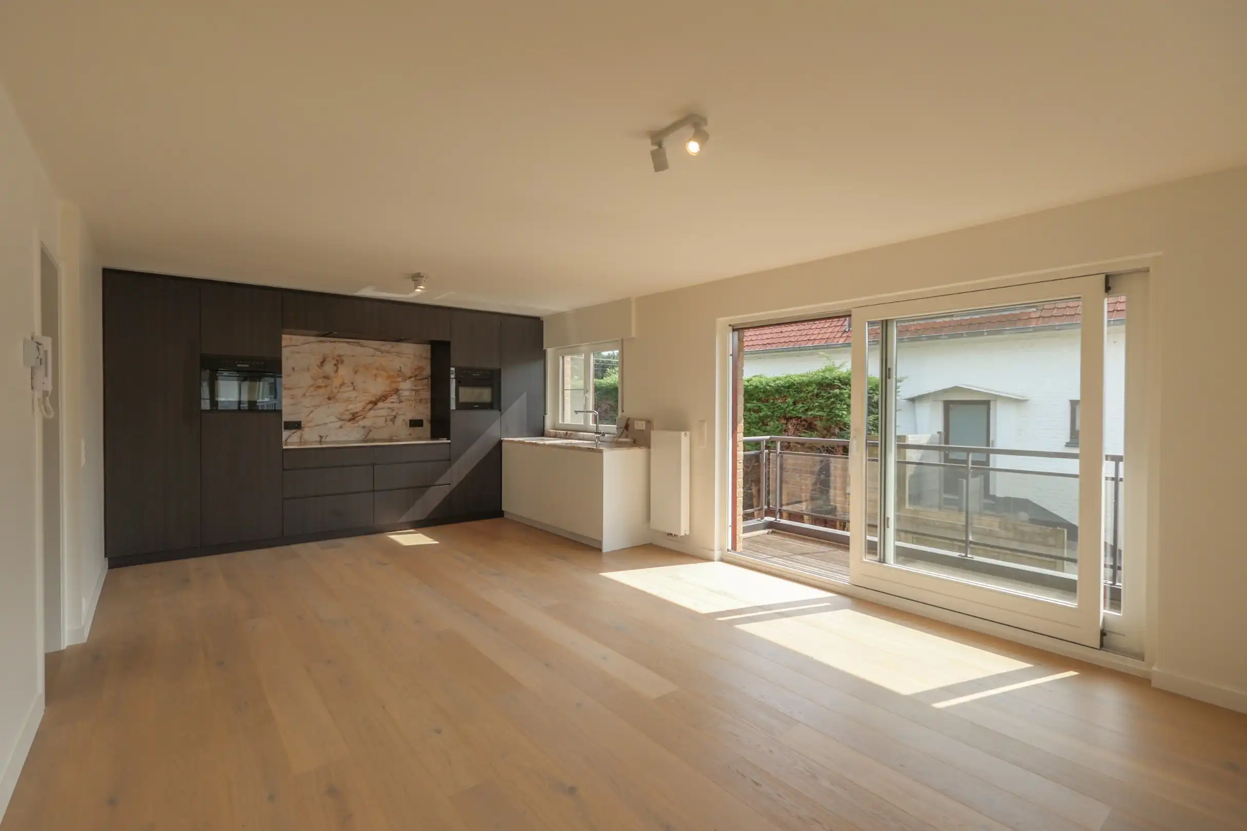 Gerenoveerd appartement met 2 slaapkamers én terras vlak bij het strand van Sint-André Oostduinkerke foto 12