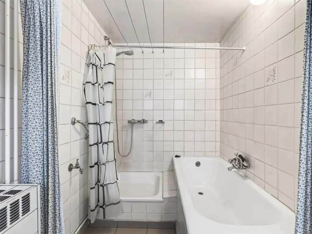 Verzorgde, vrijstaande woning, op te frissen naar eigen smaak foto 24
