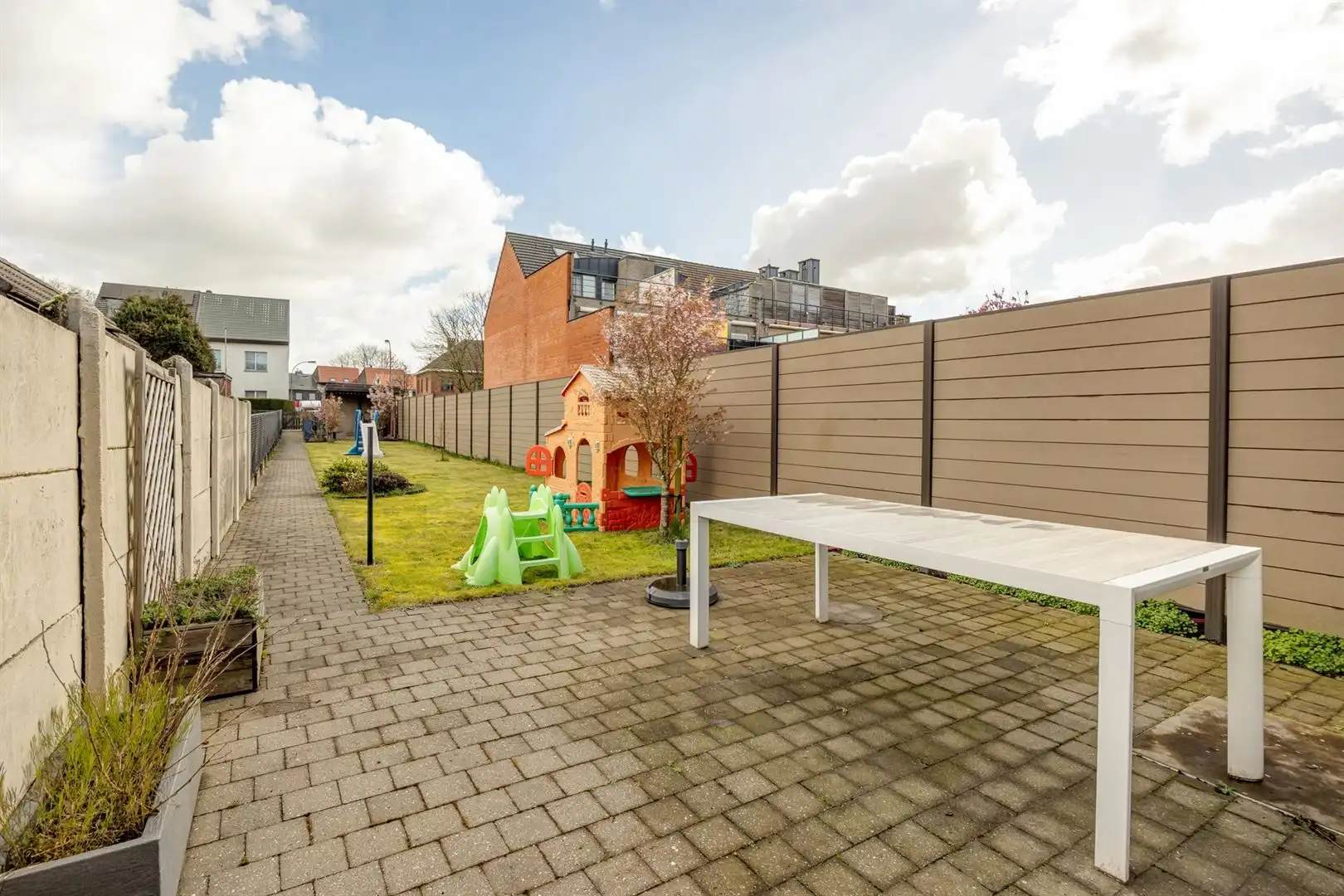 Verrassend ruime woning met 7 slaapkamers en tuin. foto 17