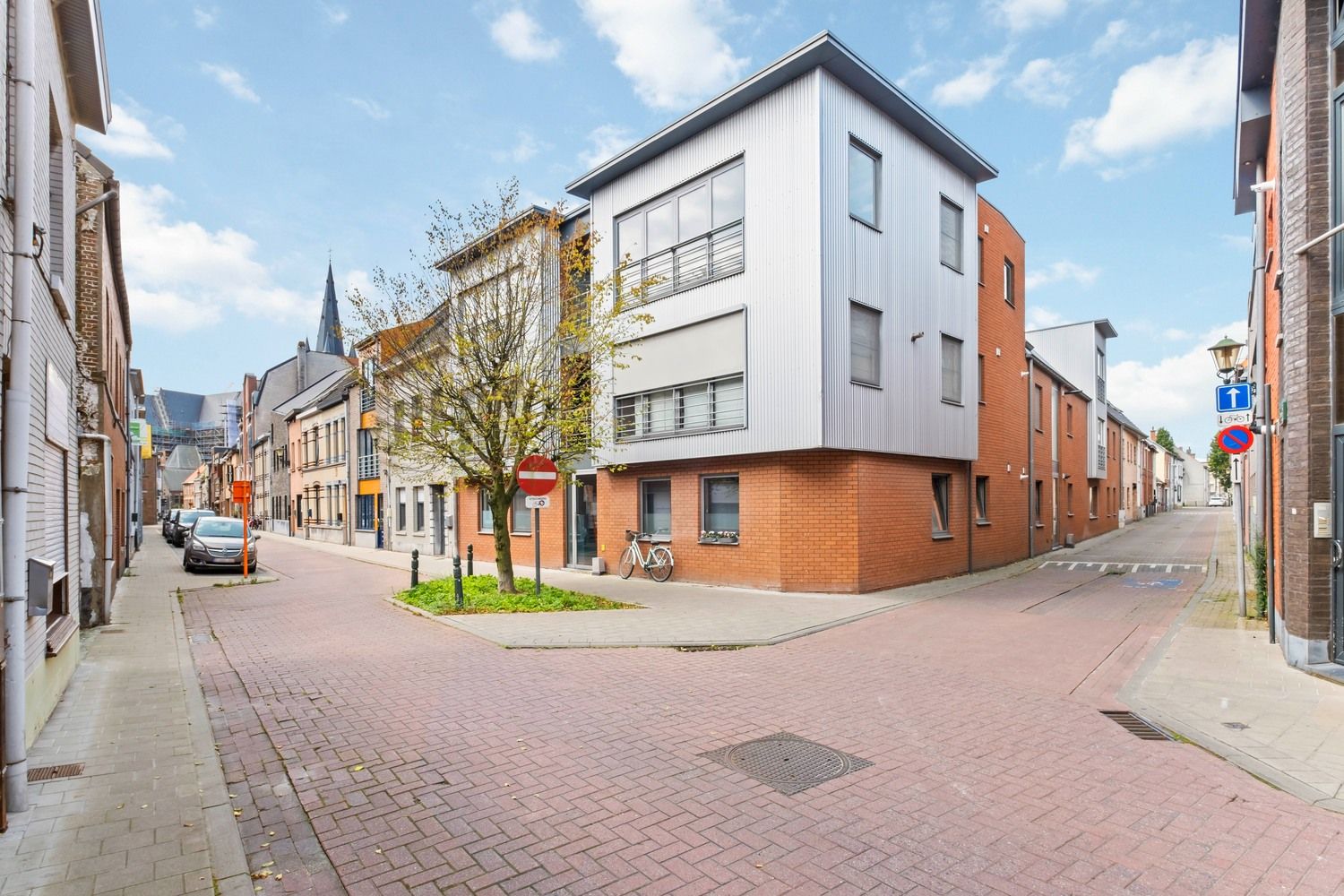 Instapklaar gelijkvloers appartement in centrum Eeklo! foto 1