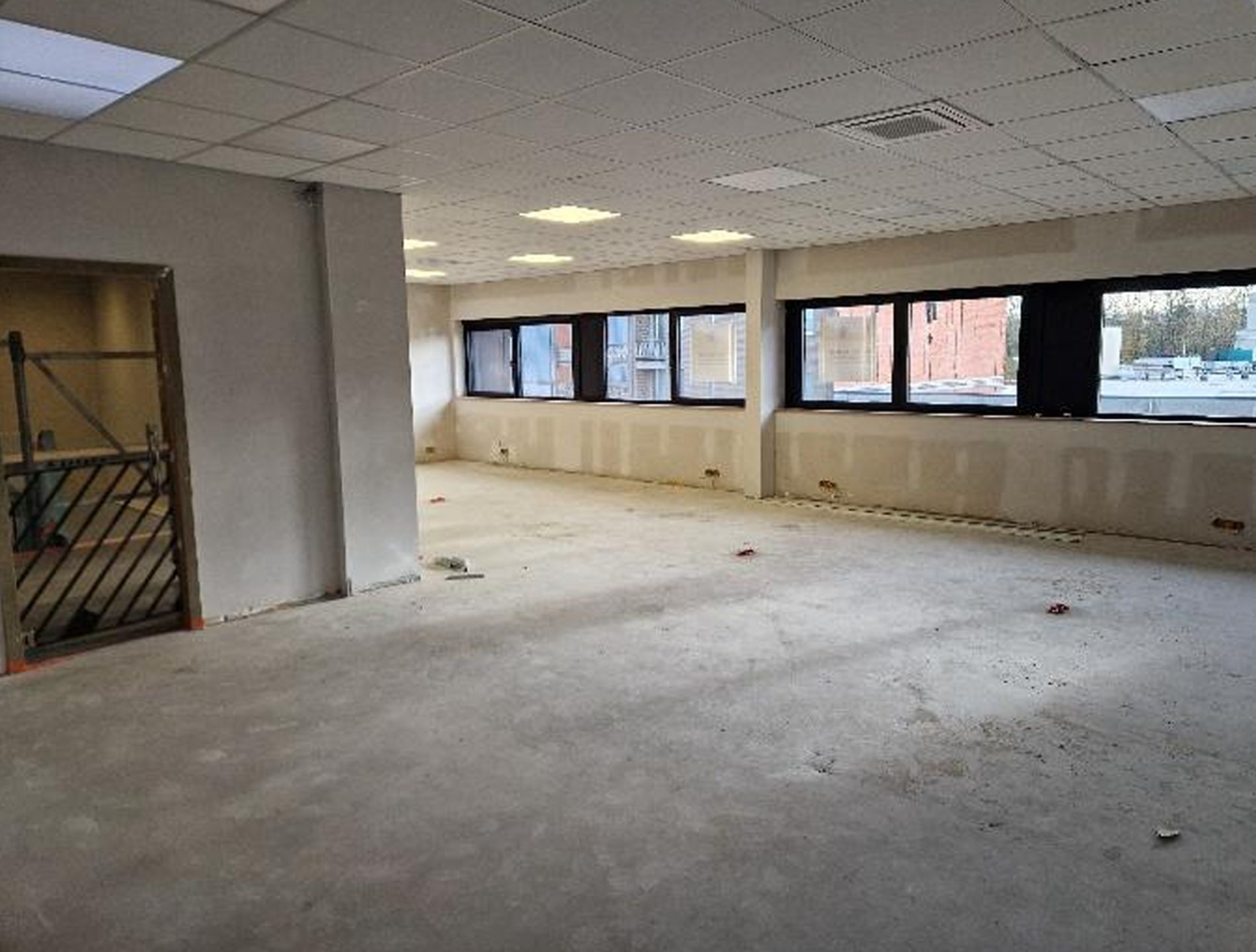 Gerenoveerd bedrijfsgebouw te huur. foto 5