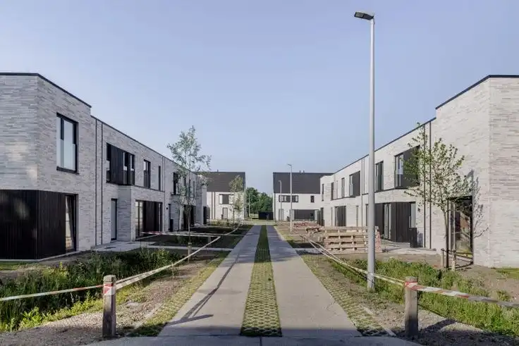 Moderne woning in groene omgeving te Ruddervoorde foto 2