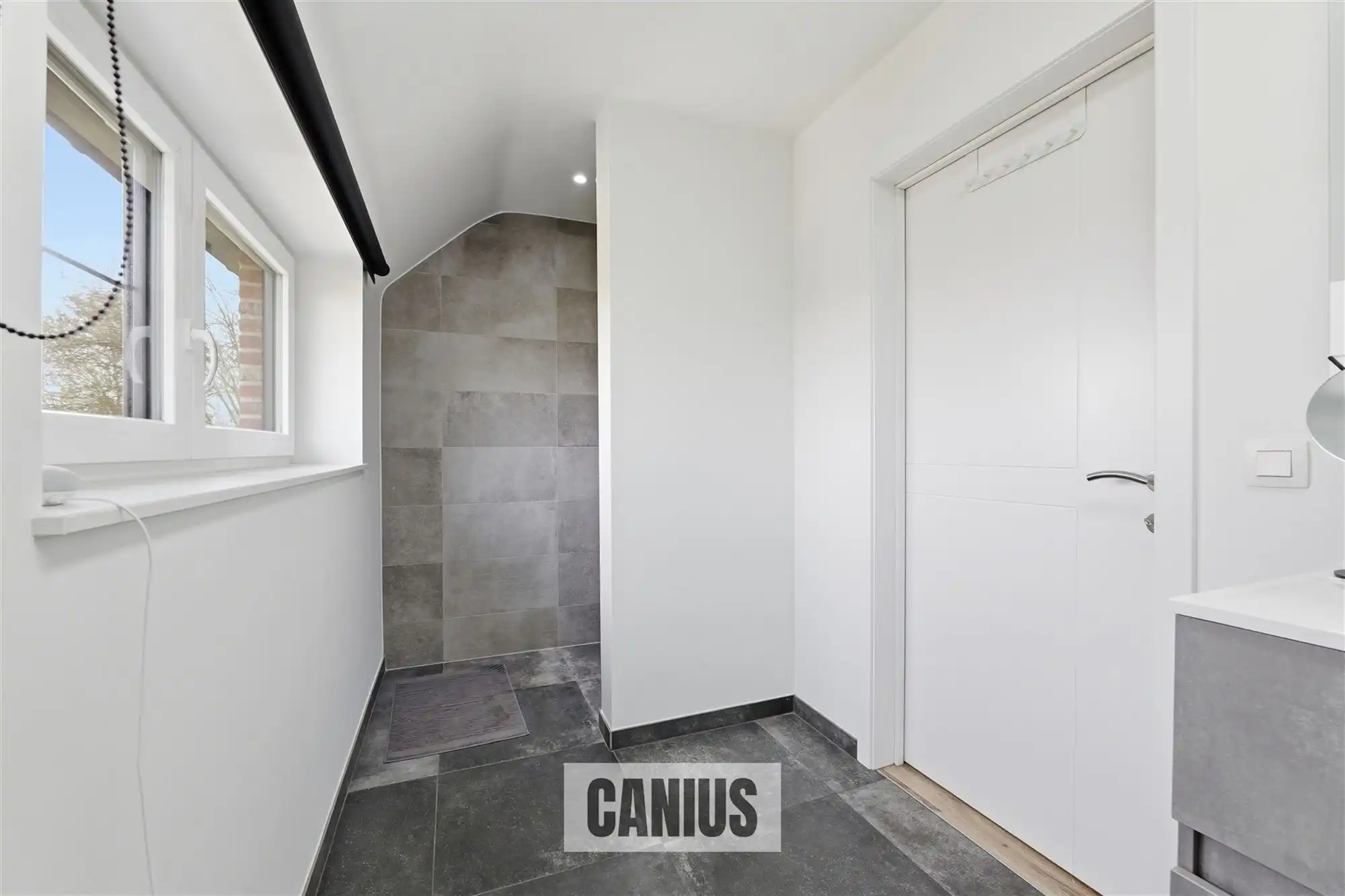 STIJLVOLLE HALFOPEN BEBOUWING MET DRIE SLAAPKAMERS EN LIFT foto 19