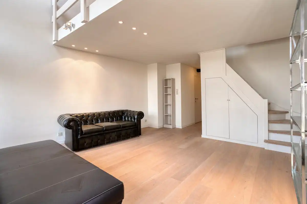 Instapklaar appartement te koop met mezzanine in Brugge foto 4