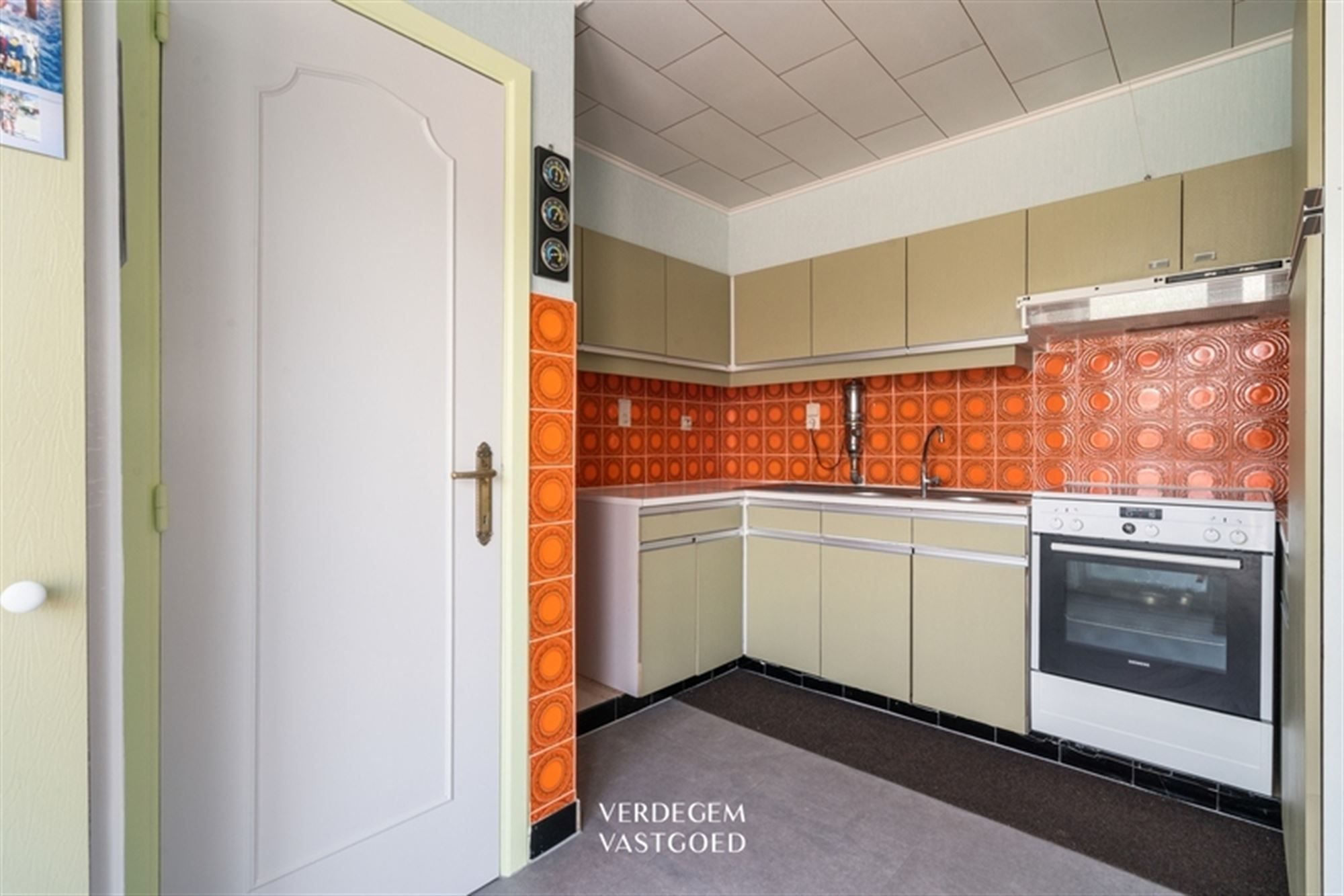 Jaren '60 woning met 4 slaapkamers, garage en leuke tuin foto 7