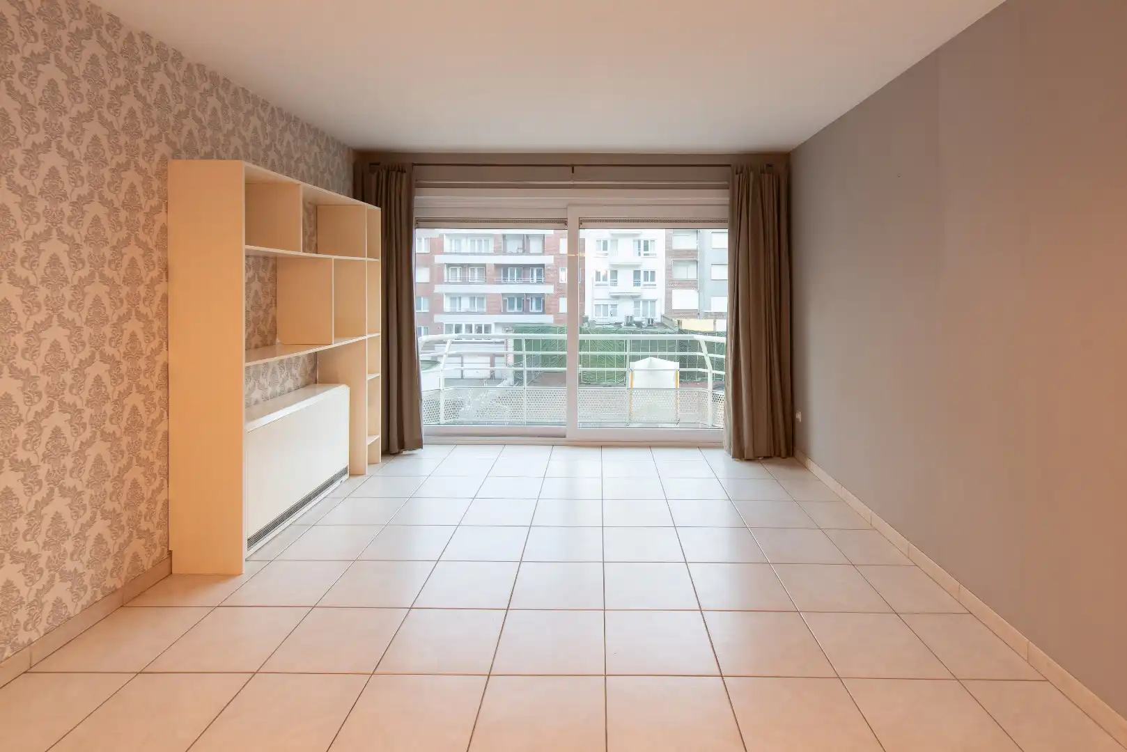 Centraal gelegen, ruim 2 slaapkamerappartement op wandelafstand van de Zeedijk. foto 2