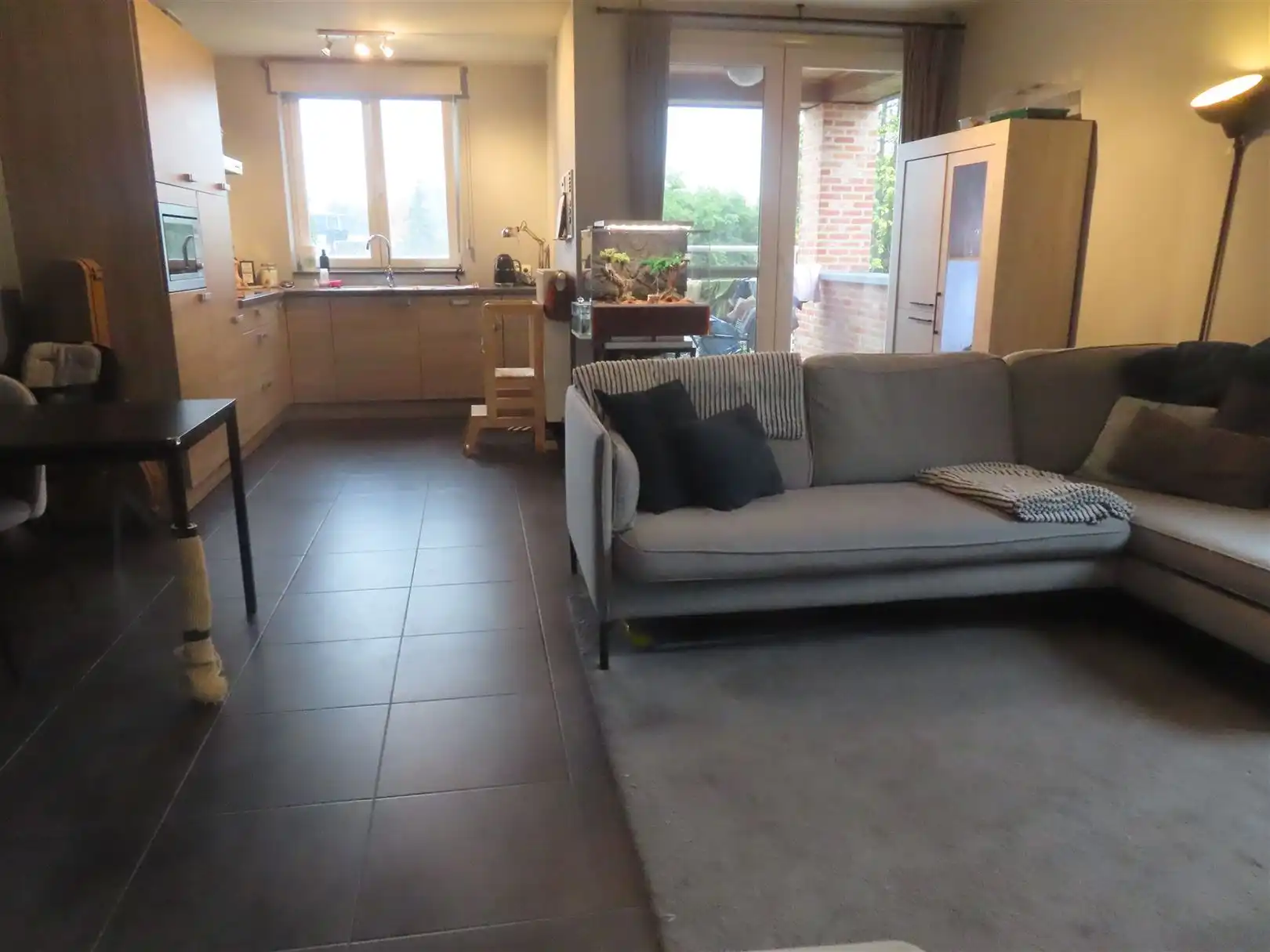 Duplex appartement met 2 slaapkamers, terras & carport foto {{pictureIndex}}