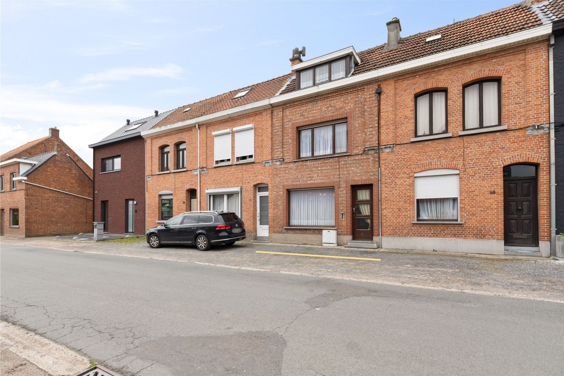 Hoofdfoto van de publicatie: Rijwoning met 3 slaapkamers nabij centrum Stekene