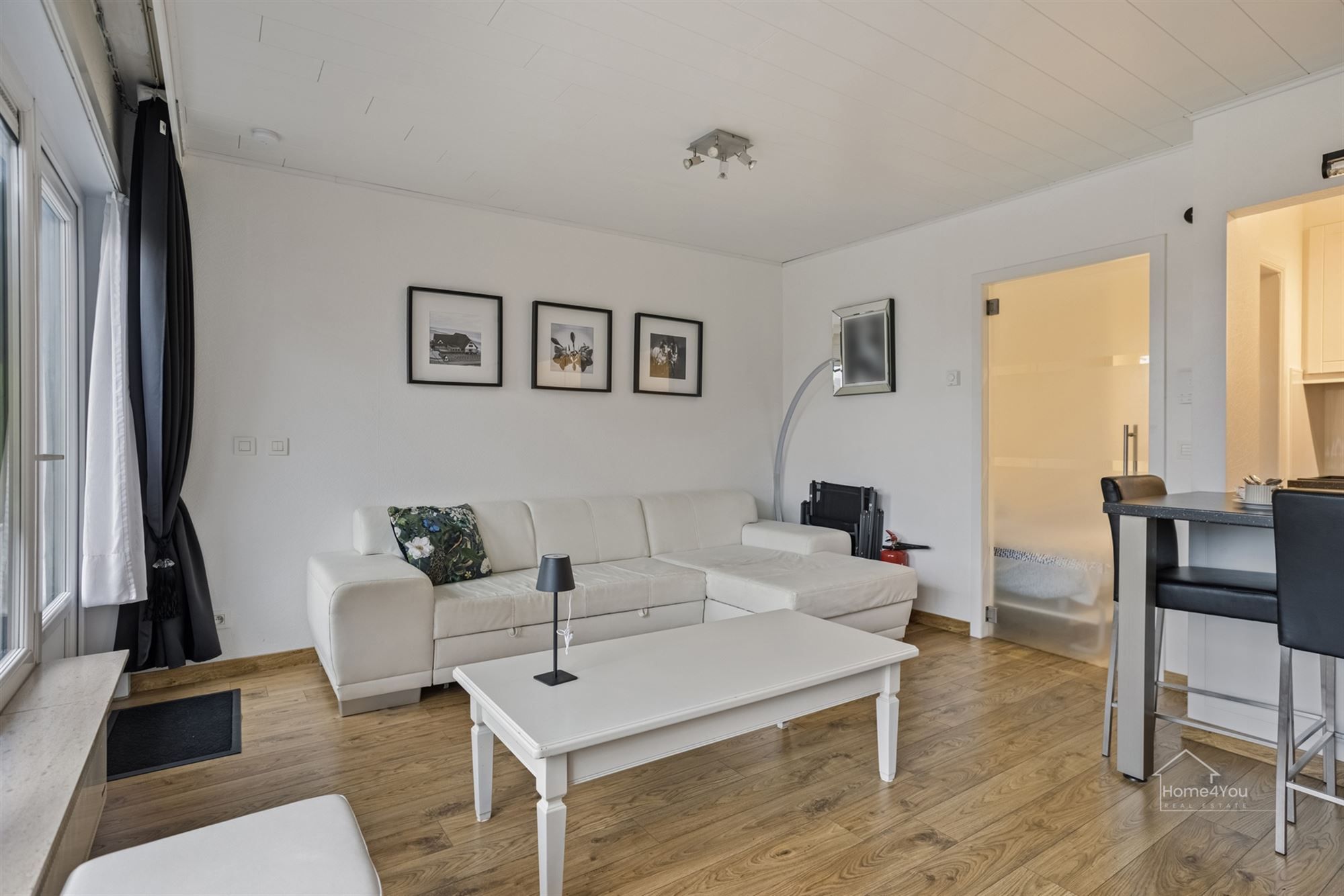 Mooie opgefriste bemeubelde studio met 1 slaapkamer op gelijkvloers op 50 meter van strand en dijk. foto 7