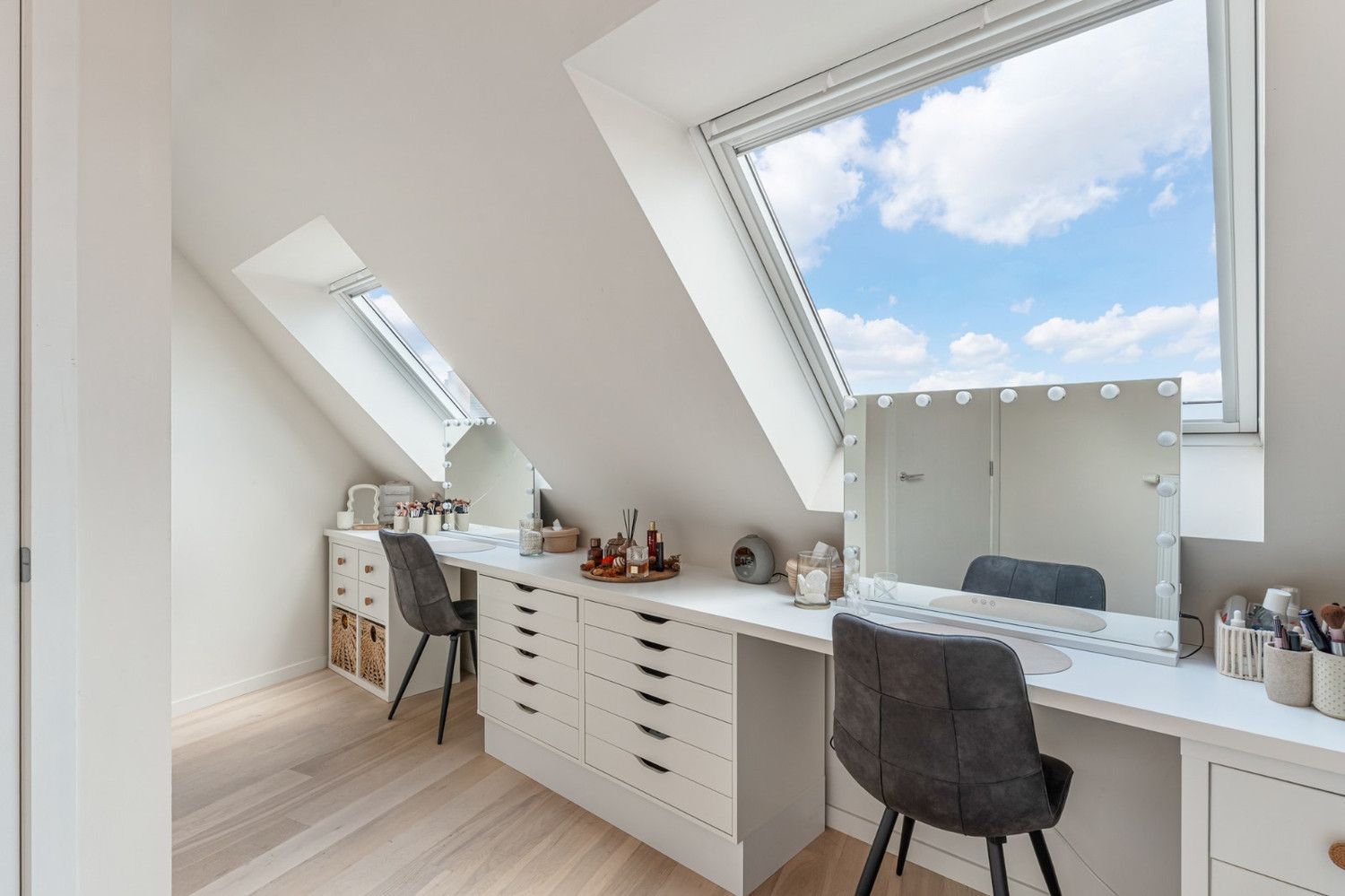 Modern en licht Duplexappartement met 3 slk berging en autostpl foto 25