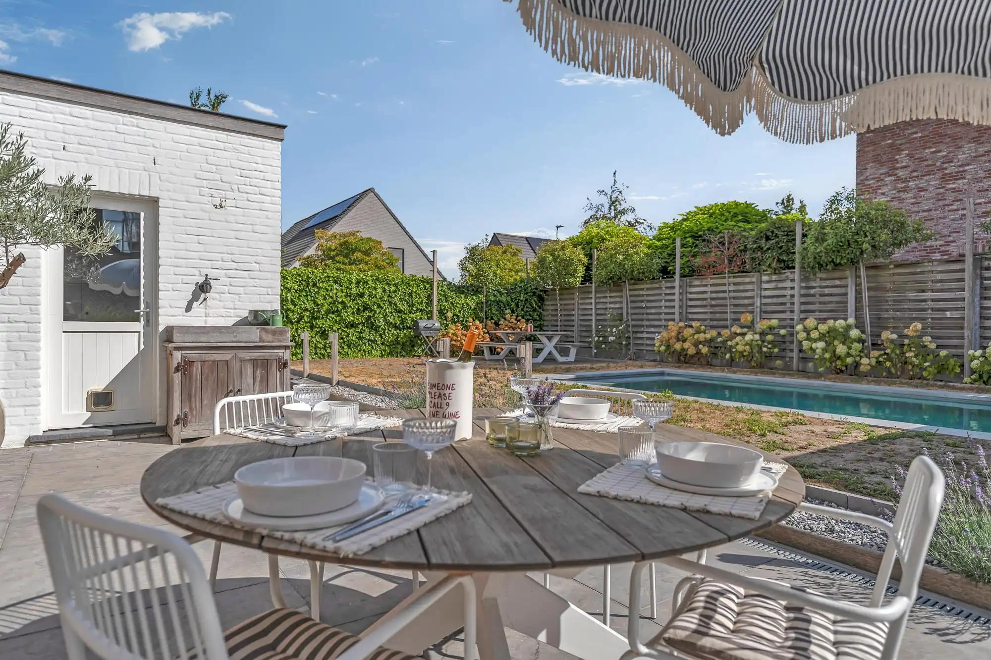 Woning met zwembad en zonnepanelen op toplocatie foto 27