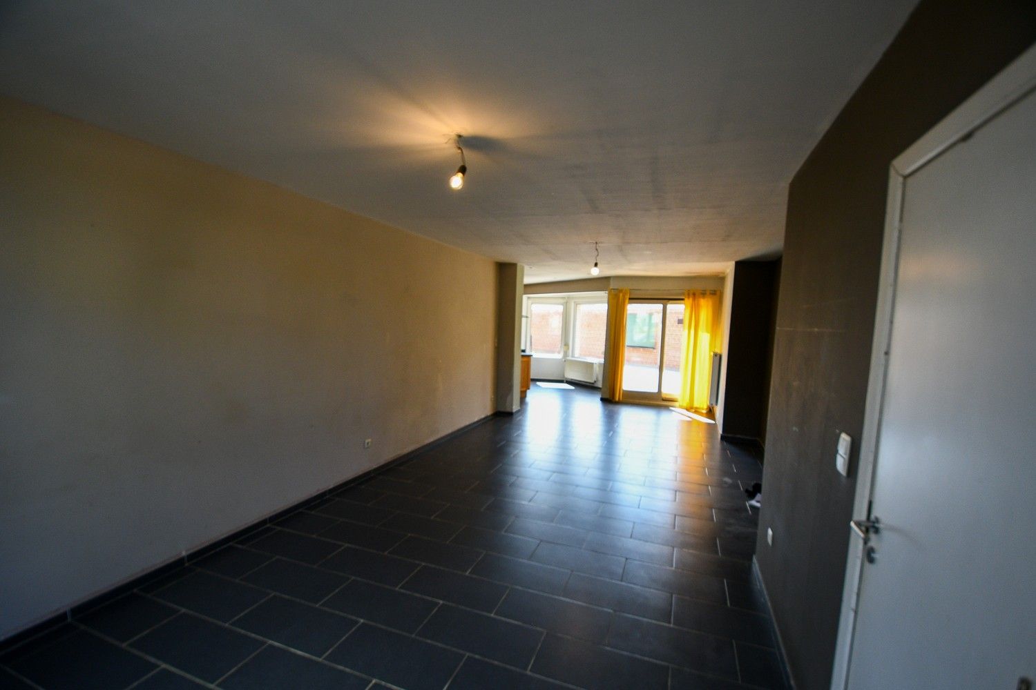 Ruime woning met 4 slaapkamers en grote tuin foto 4