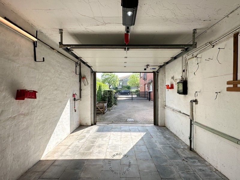 Halfopen bebouwing met 4 slaapkamers, dubbele garage en tuin foto 16