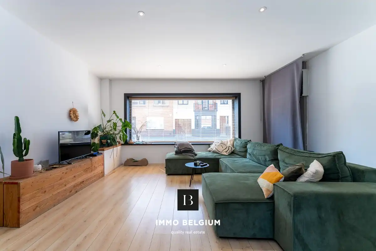 Ruime gerenoveerde woning met 4 slaapkamers in het centrum foto 2