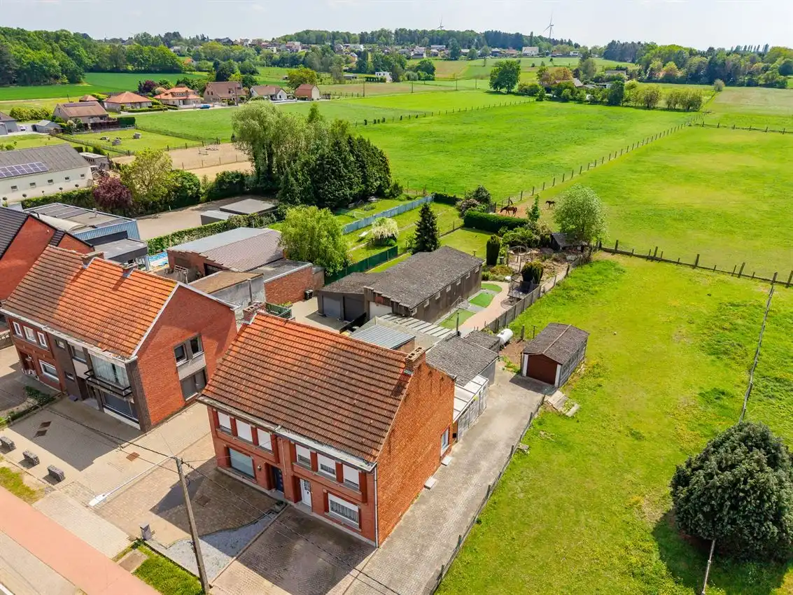 Hoofdfoto van de publicatie: Opgefriiste woning 3slk op goed bereikbare ligging en zuidtuin