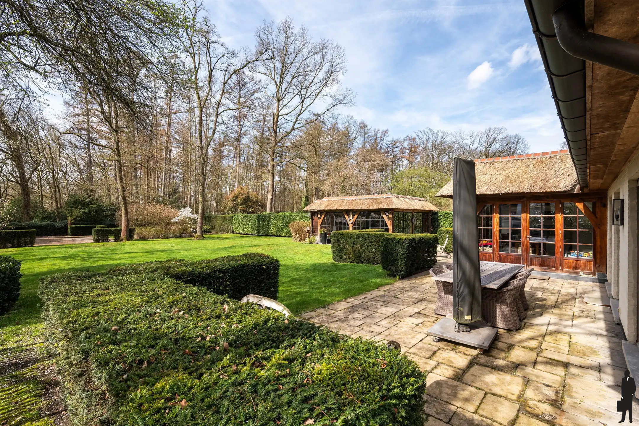 Prachtige villa met uitzicht op de weilanden van het kasteel foto 3