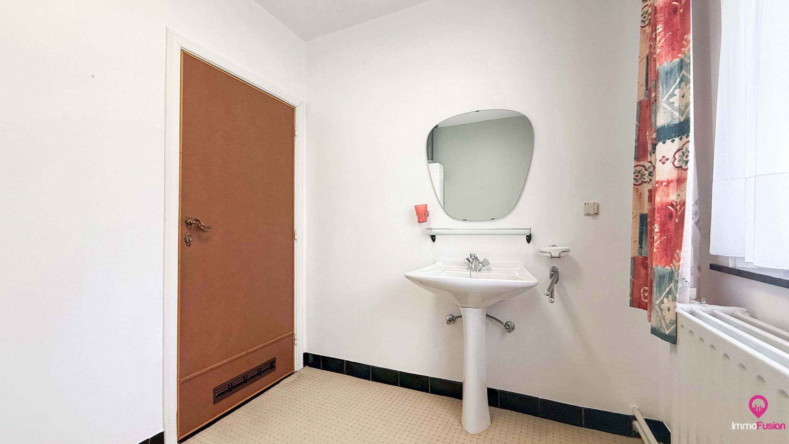 Ruime woning met 3 slaapkamers en zeer breed perceel! foto 30