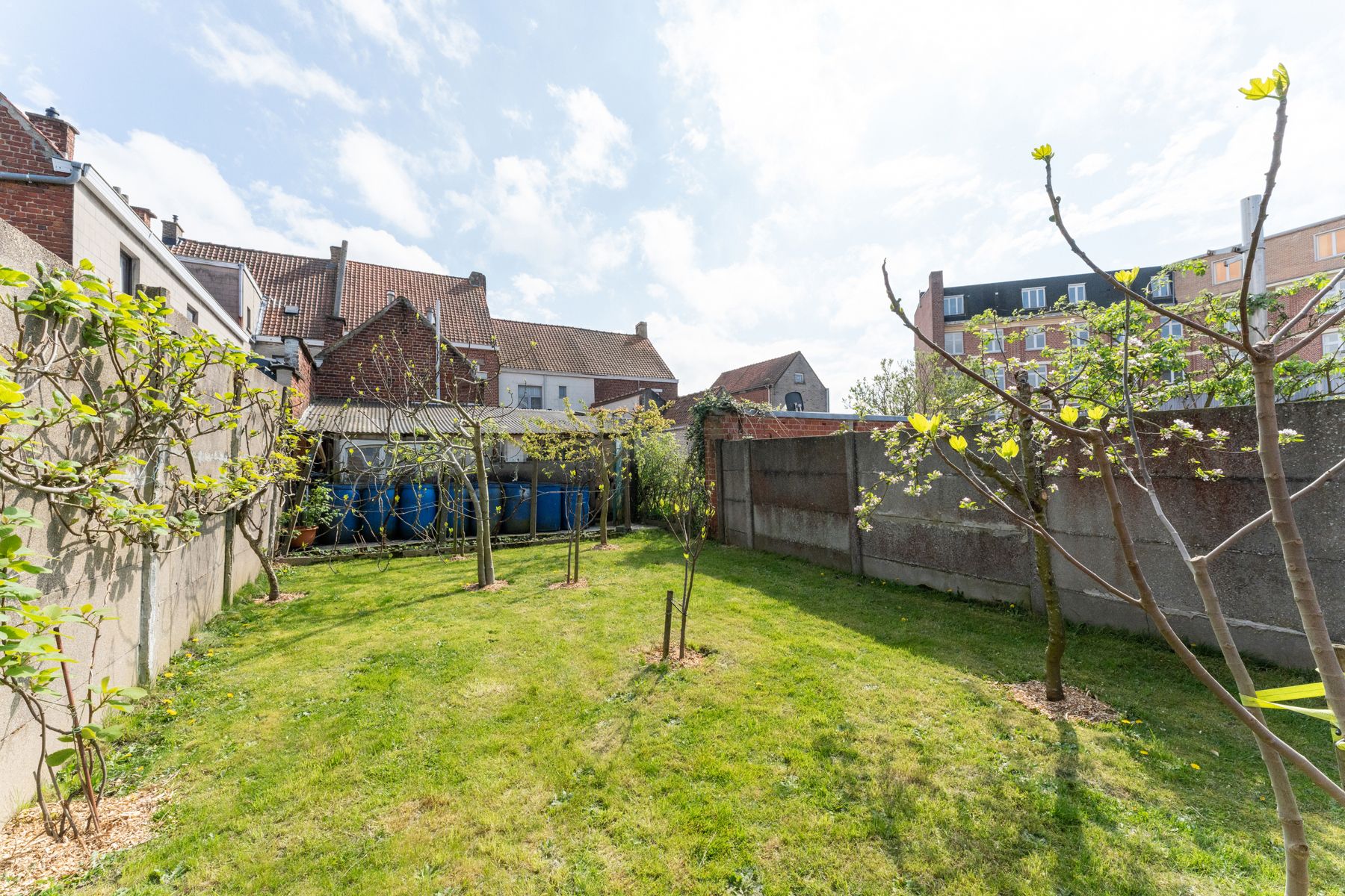Vernieuwde woning,  gelegen te Roeselare met tuin en garage  foto 16