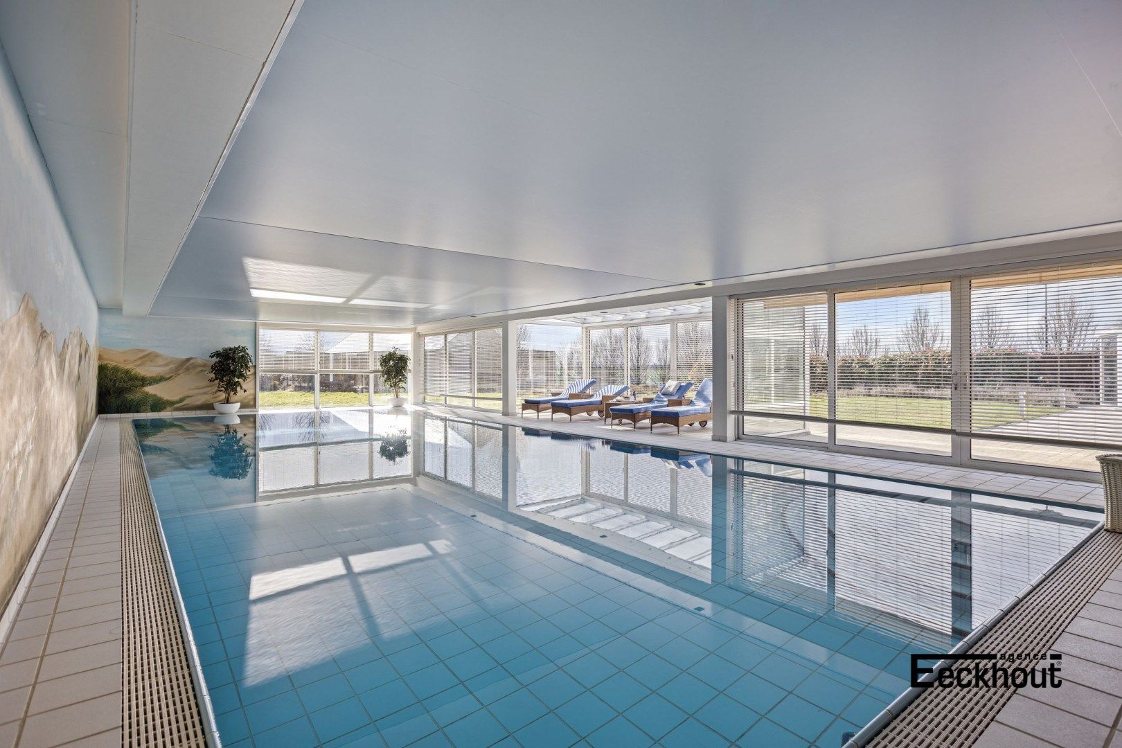 Luxe villa in De Haan met binnenzwembad, 4 slaapkamers, gerenoveerd in 1991, EPC-waarde 222.00, energielabel C, 2 badkamers, 2 garages, perceeloppervlakte 8013  foto 12