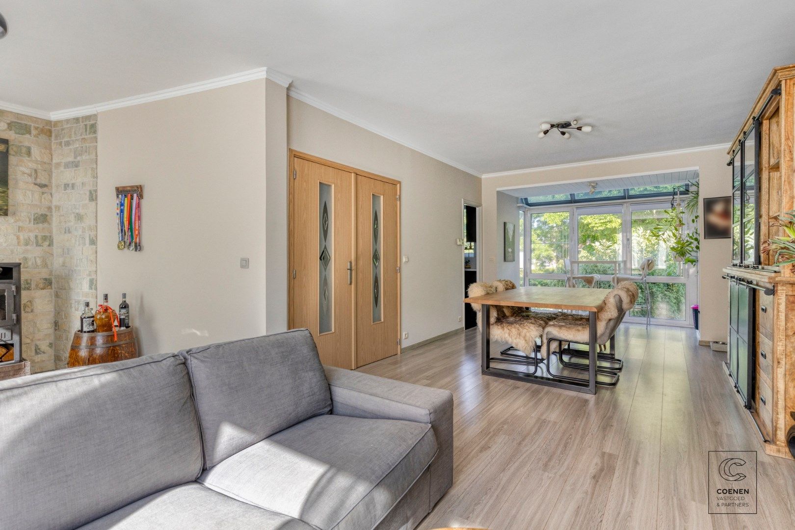Instapklare bel-étage woning van 158 m² met drie slaapkamers op toplocatie te Linkeroever! foto 4